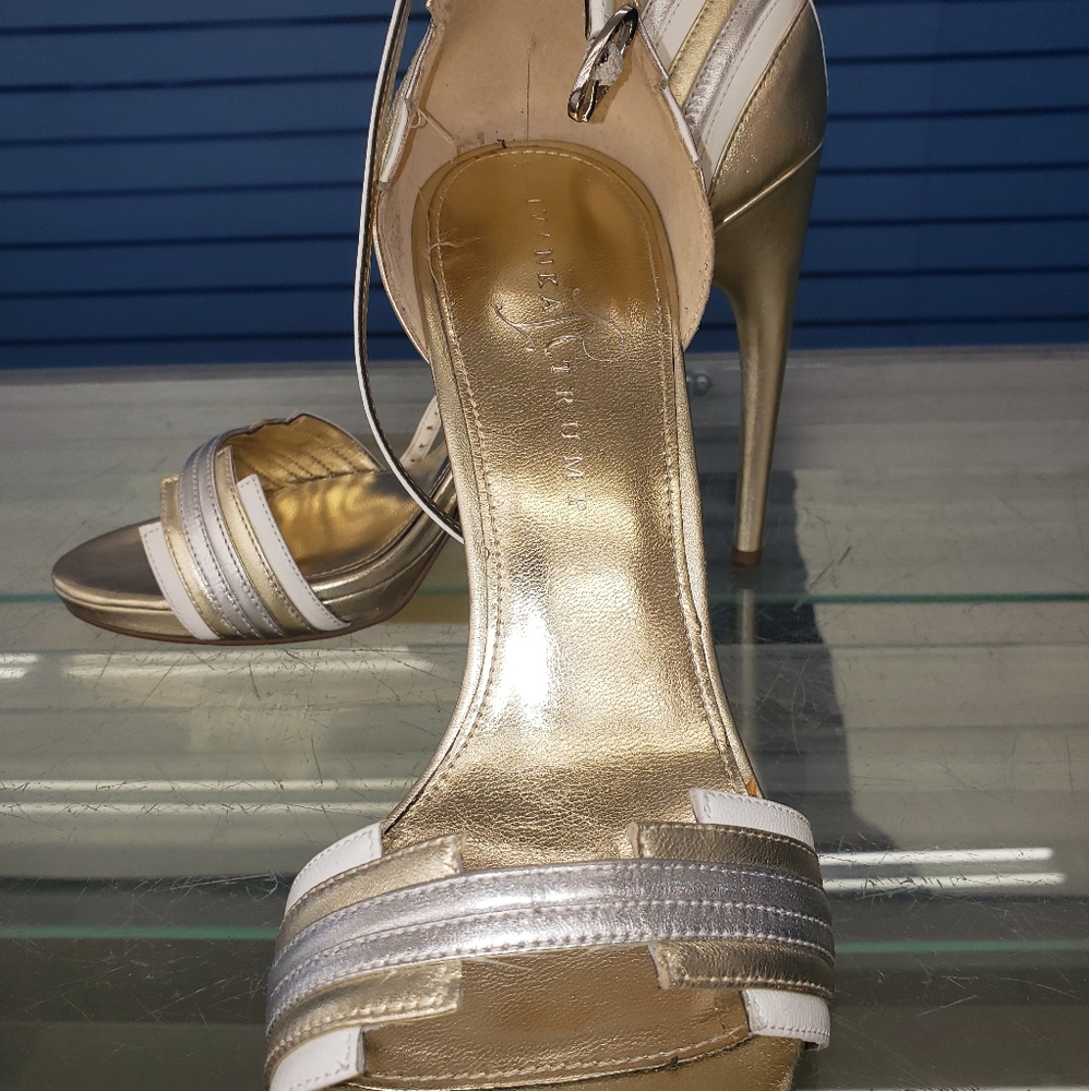 Gold Heels by Ivanka trump 8.5 - Picture 3 of 8